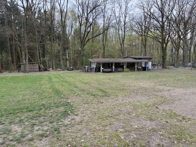 Übersicht über das aufgeräumte Vereinsgelände nach dem Arbeitseinsatz im April 2026.